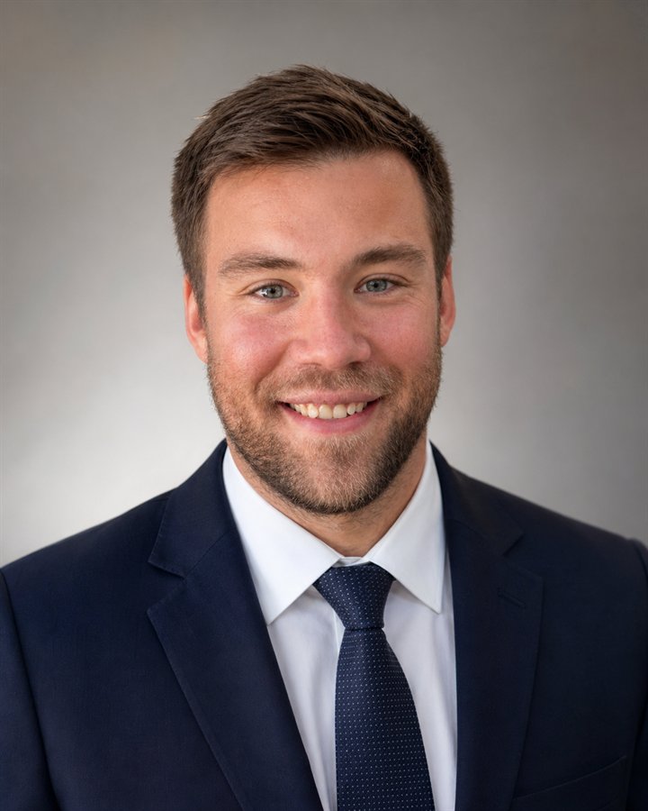 Professional headshot of Robert Farynski